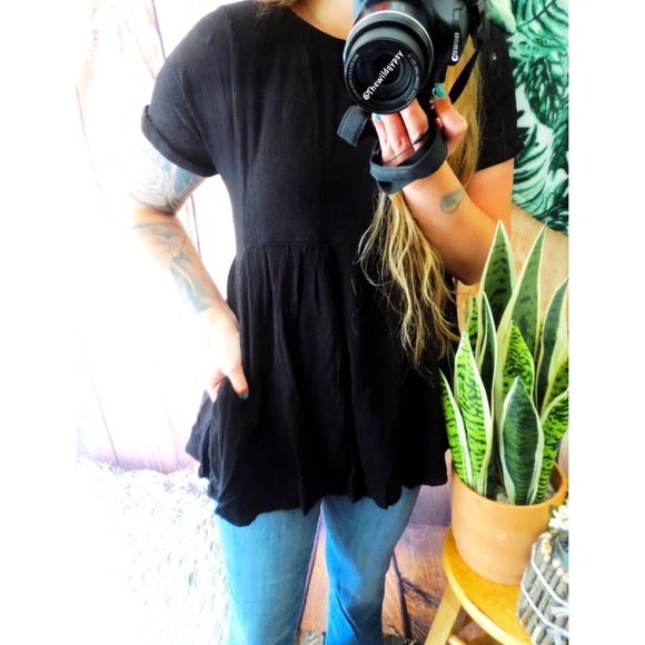 vestique Tops - Midnight black girly shift tunic tee 🌜
